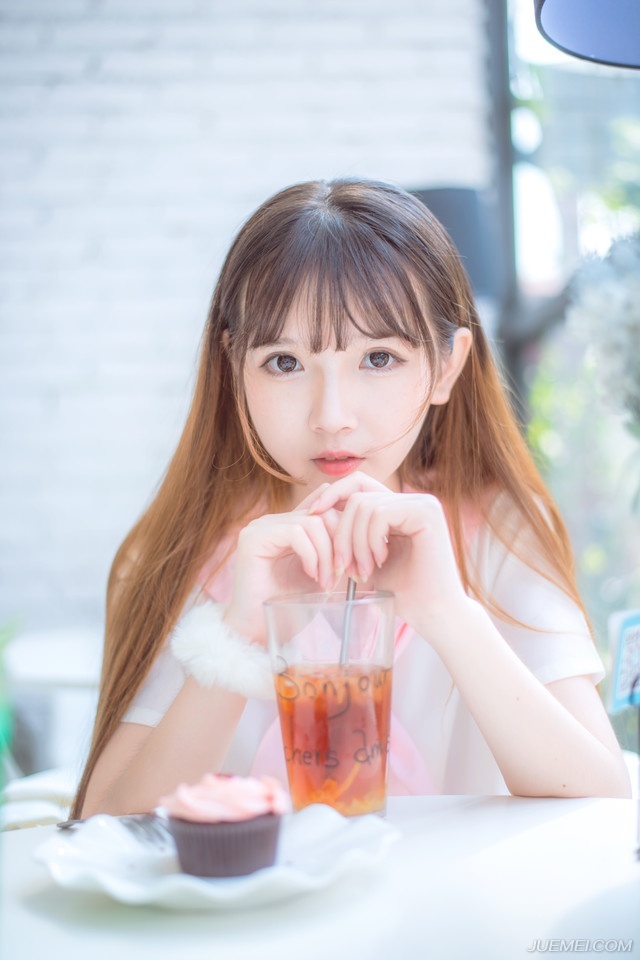 “吼~”